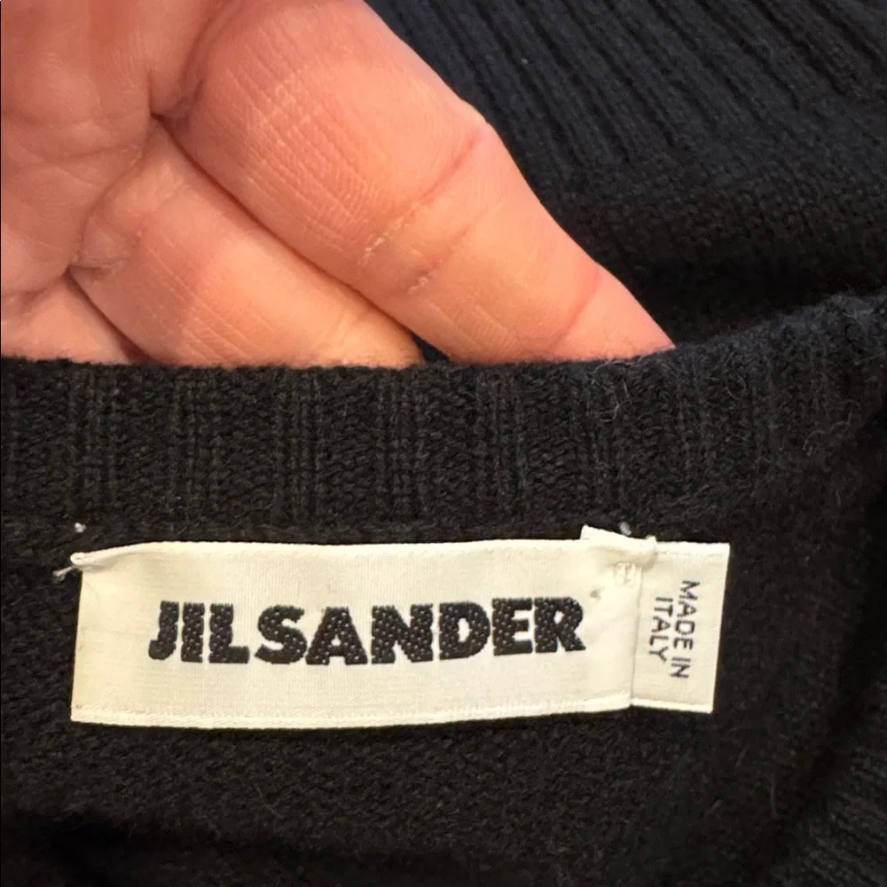 Jil Sander Elegant Black V-Neck Sweater - Picture 9 of 9